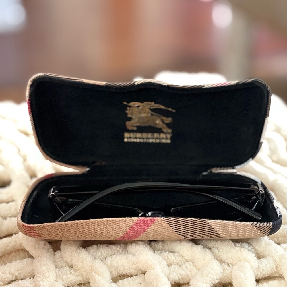 BURBERRY➕Authentic Rectangle Sunglasses & Case - Picture 4 of 11